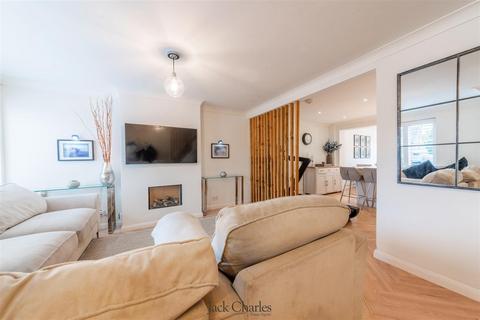 4 bedroom semi-detached house for sale, Newton Avenue, Tonbridge