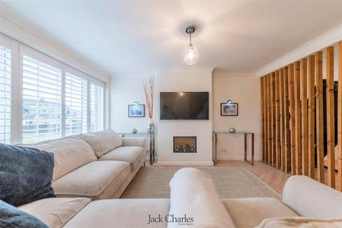4 bedroom semi-detached house for sale, Newton Avenue, Tonbridge