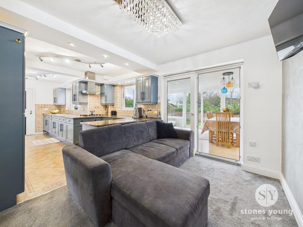 Kitchen / Living Area