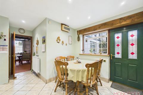 4 bedroom character property for sale, High Street, Overton, Wrexham