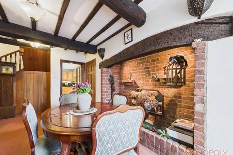 4 bedroom character property for sale, High Street, Overton, Wrexham