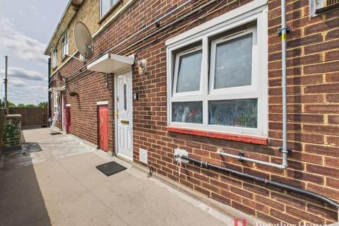 2 bedroom flat for sale - Chelmer Crescent, Barking