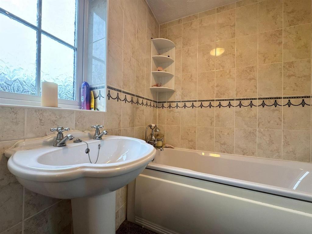 Family bathroom (1).jpeg