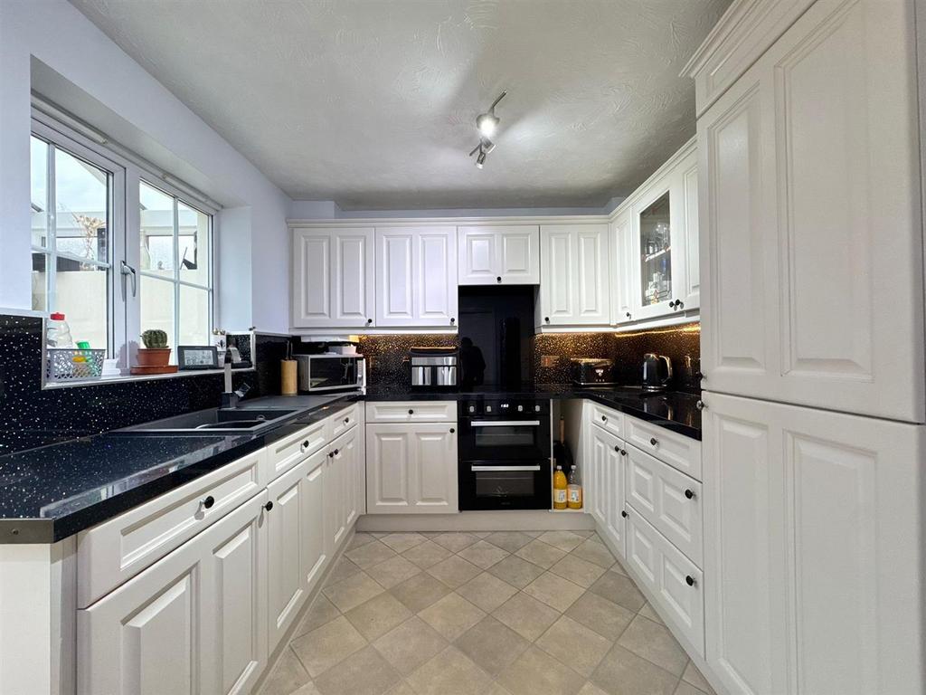 Kitchen (1).jpeg