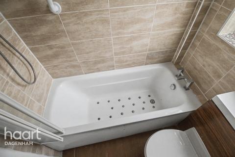 3 bedroom terraced house to rent, Northfield Road, DAGENHAM