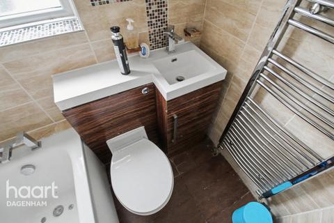 3 bedroom terraced house to rent, Northfield Road, DAGENHAM