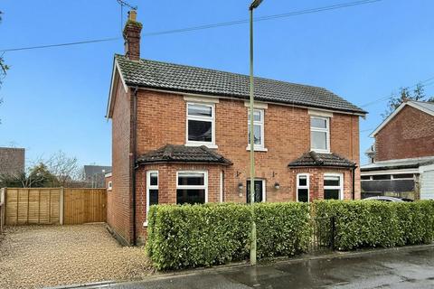 4 bedroom detached house for sale, Middleton Road, Ringwood, BH24 1RN