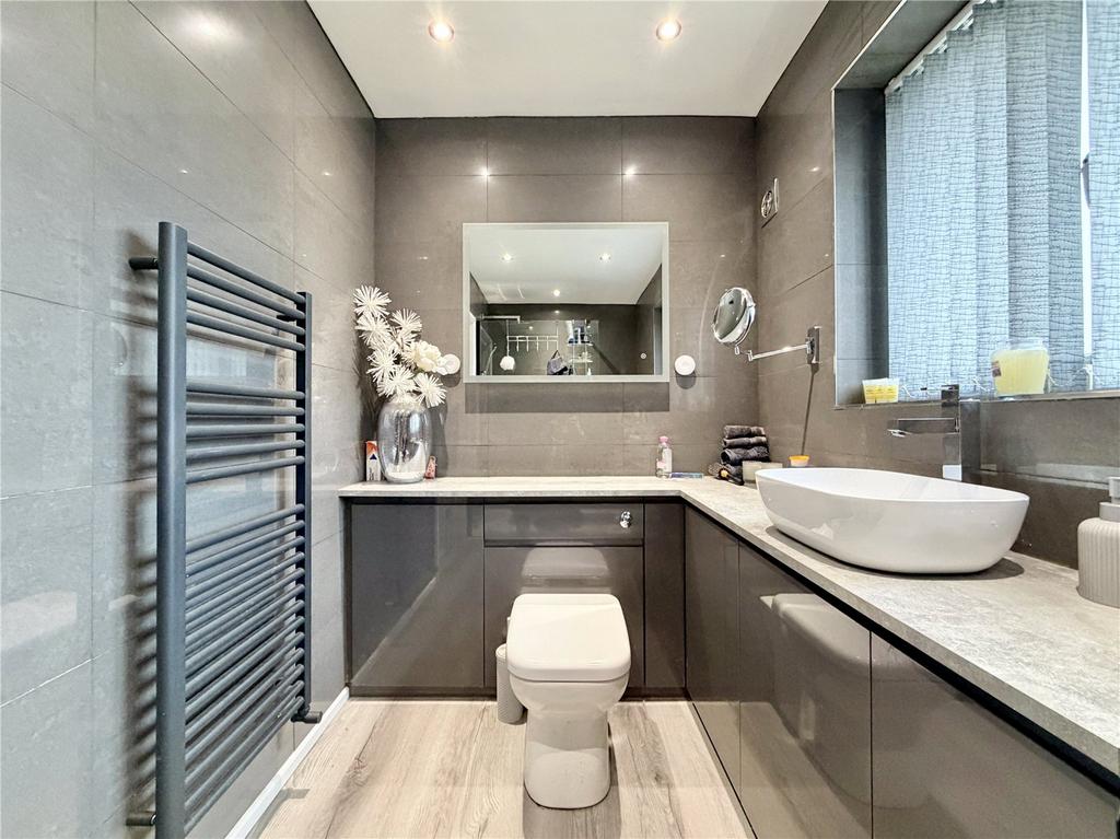 Master En-Suite
