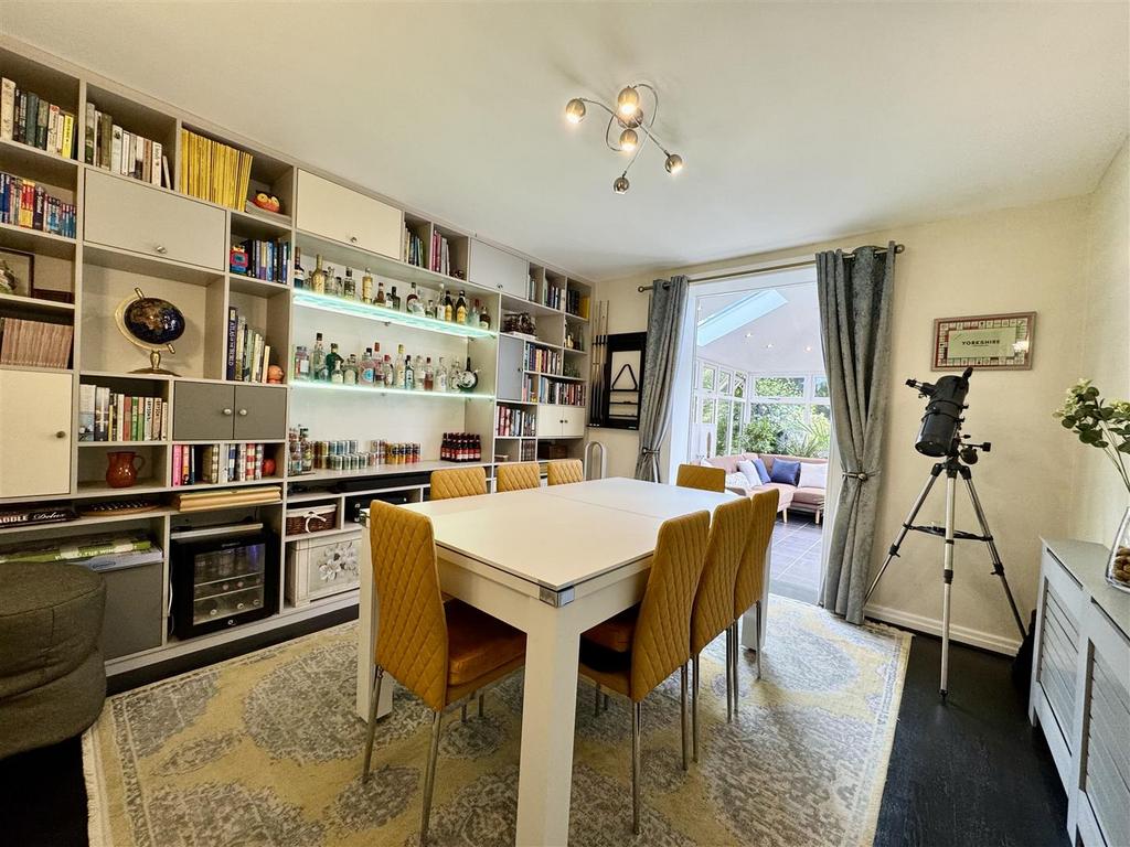 Dining/family room