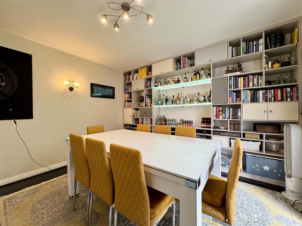 Dining/family room