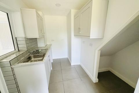 3 bedroom semi-detached house to rent, Chessetts Grove, Birmingham B13