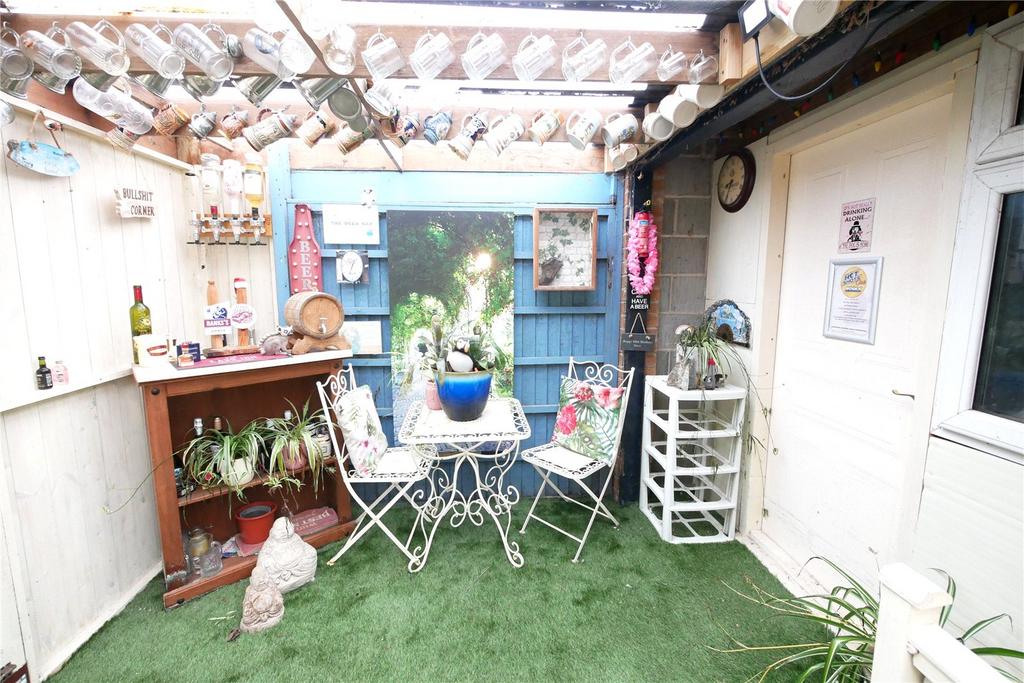 Outside Bar