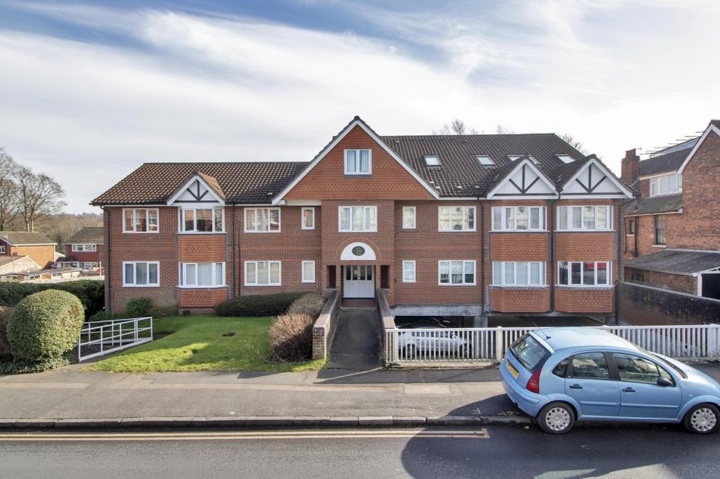 1 Bed Unfurnished Flat