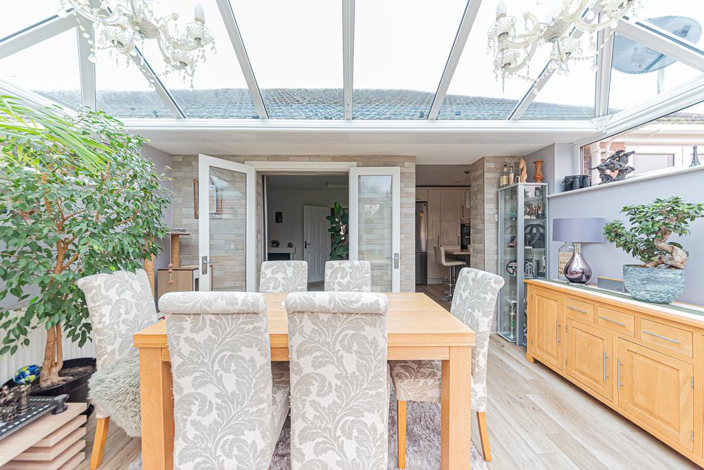 Conservatory/Dining Room