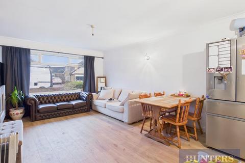 2 bedroom semi-detached bungalow for sale, Sea View Drive, Scarborough