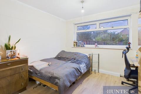 2 bedroom semi-detached bungalow for sale, Sea View Drive, Scarborough