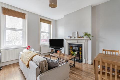 2 bedroom flat for sale, Leopold Road, London, SW19