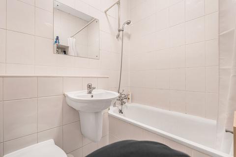 2 bedroom flat for sale, Leopold Road, London, SW19