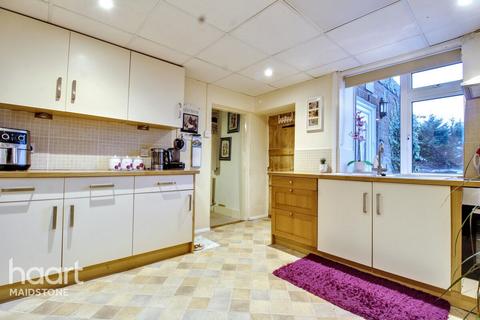 2 bedroom cottage to rent, Gallants Lane, Maidstone