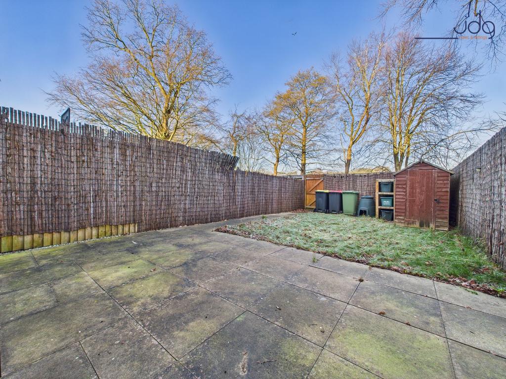 Spacious Garden with a mix of lawn and a...