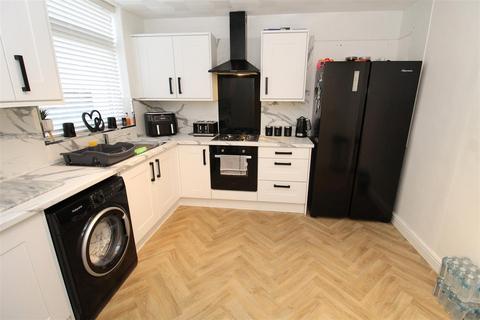 3 bedroom end of terrace house to rent, Pool Hey, Liverpool L28