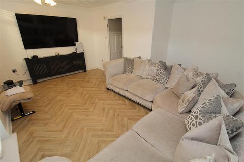 3 bedroom end of terrace house to rent, Pool Hey, Liverpool L28