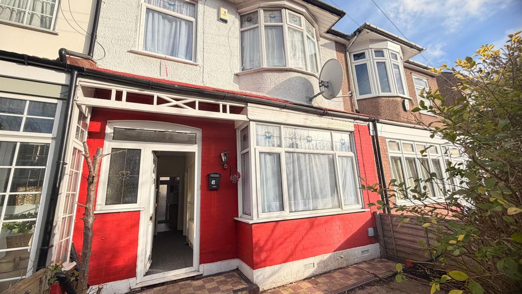 3 bed terraced house to rent Thornton Road, Ilfor
