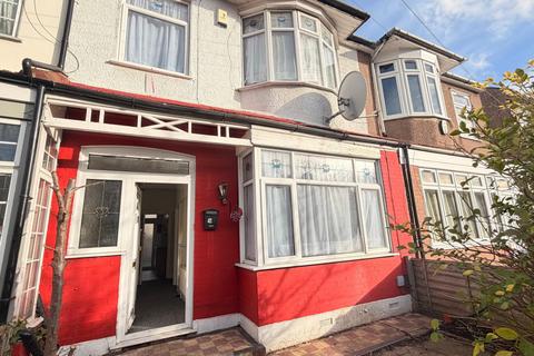 3 bedroom terraced house to rent, Ilford, IG1