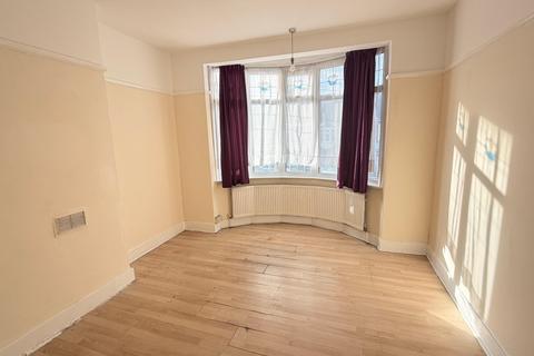 3 bedroom terraced house to rent, Ilford, IG1