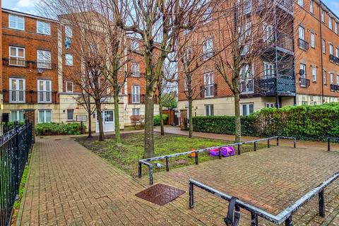 2 bedroom apartment for sale, Gareth Drive, Edmonton, London, N9