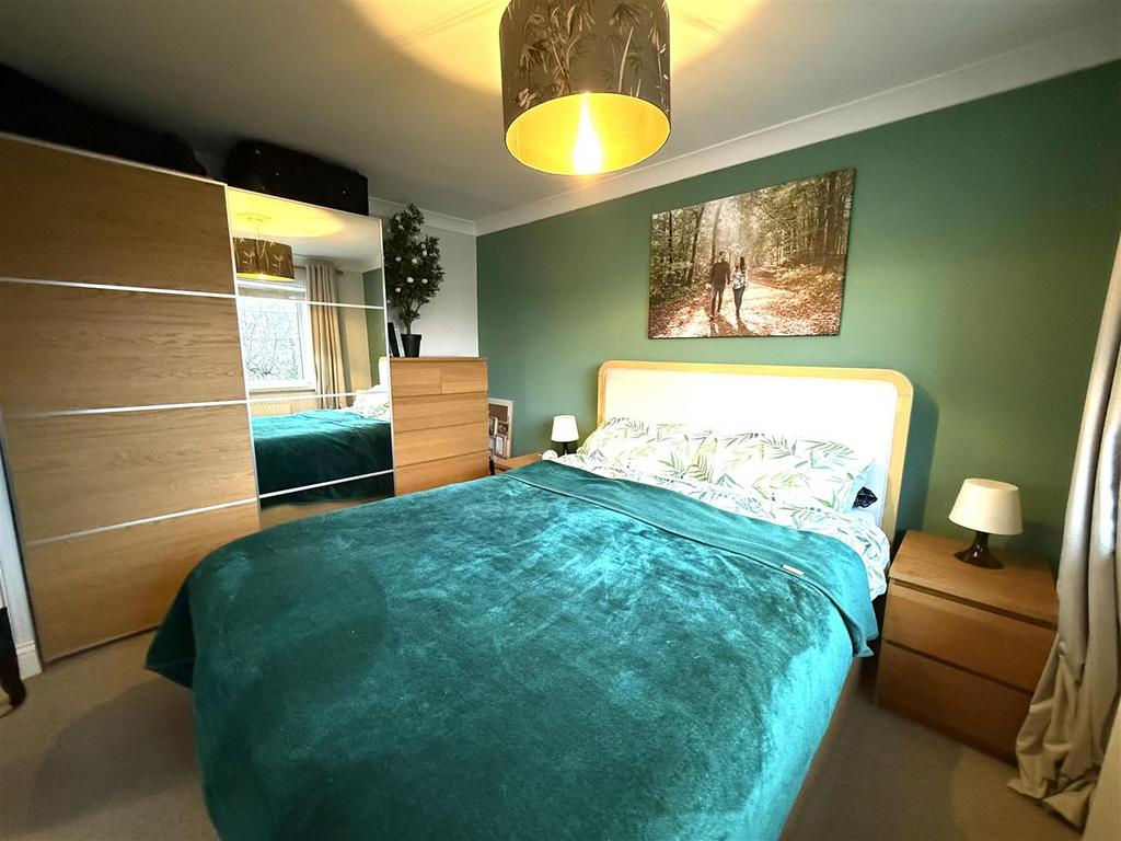 27 bracken way bed.jpeg