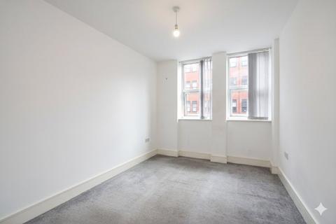 2 bedroom apartment to rent, Mercury Gardens, Romford RM1