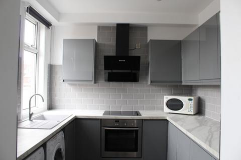 5 bedroom flat to rent, Kirkstall Lane, Leeds LS6