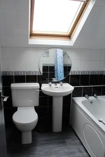 5 bedroom flat to rent, Kirkstall Lane, Leeds LS6