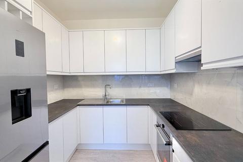 3 bedroom apartment to rent, London NW11