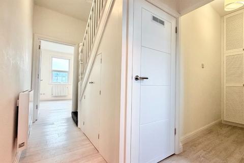 3 bedroom apartment to rent, London NW11