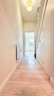 3 bedroom apartment to rent, London NW11