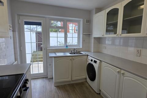 3 bedroom terraced house to rent, Henbury Close, Torquay TQ1