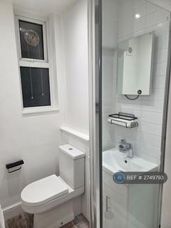 Studio to rent, Mitchell House, London, N1
