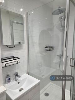 Studio to rent, Mitchell House, London, N1
