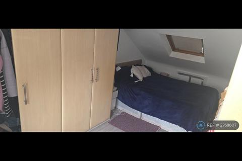 1 bedroom in a house share to rent, Steyne Road, London, W3