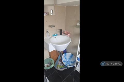 1 bedroom in a house share to rent, Steyne Road, London, W3