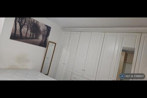 1 bedroom in a house share to rent, Steyne Road, London, W3