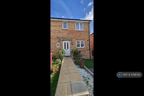 3 bedroom end of terrace house to rent, George Palmer Close, Reading, RG2
