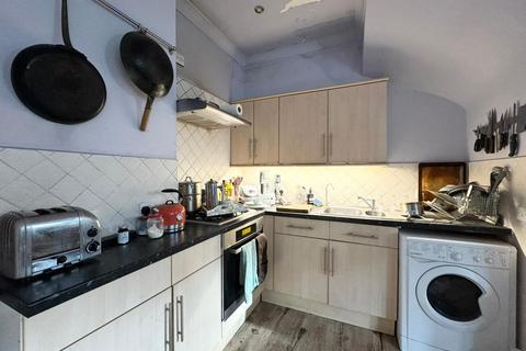 3 bedroom flat to rent, The Mews, Turnpike Lane