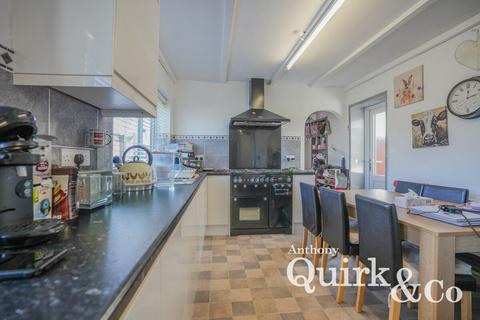 3 bedroom detached house for sale, Westcliff Gardens, Canvey Island, SS8