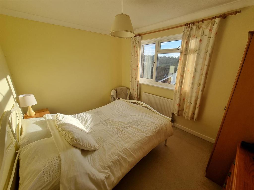 Bed 2.jpg