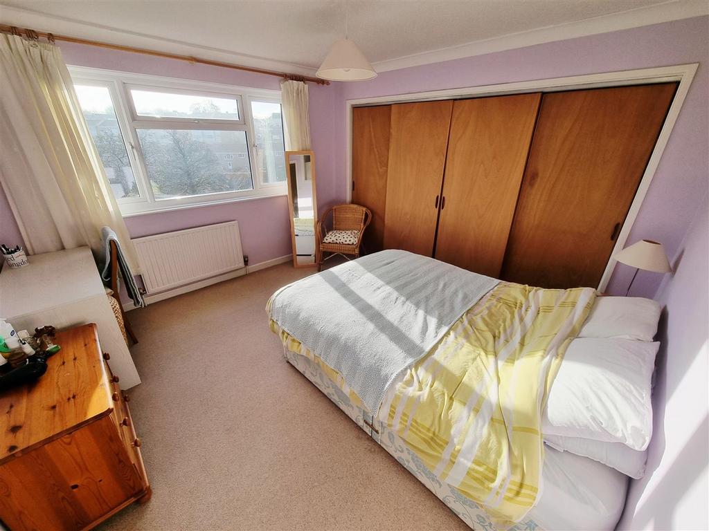 Bed 1.jpg