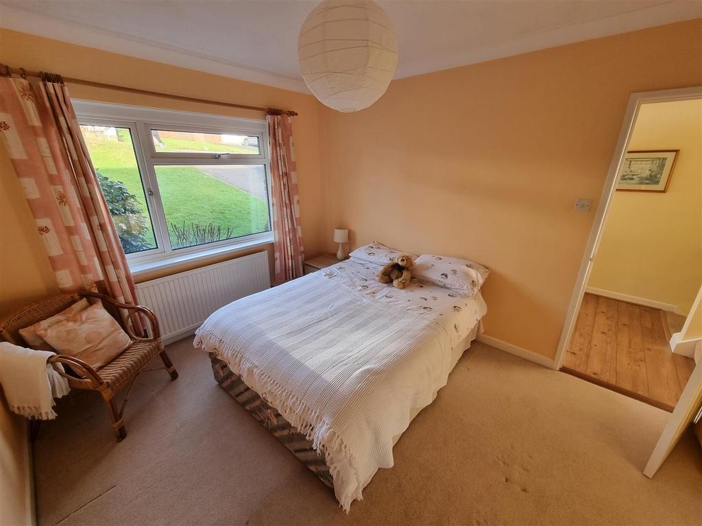 Bed 3.jpg