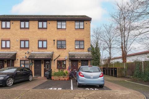 Studio to rent, Seymour Gardens, Brockley, London, SE4